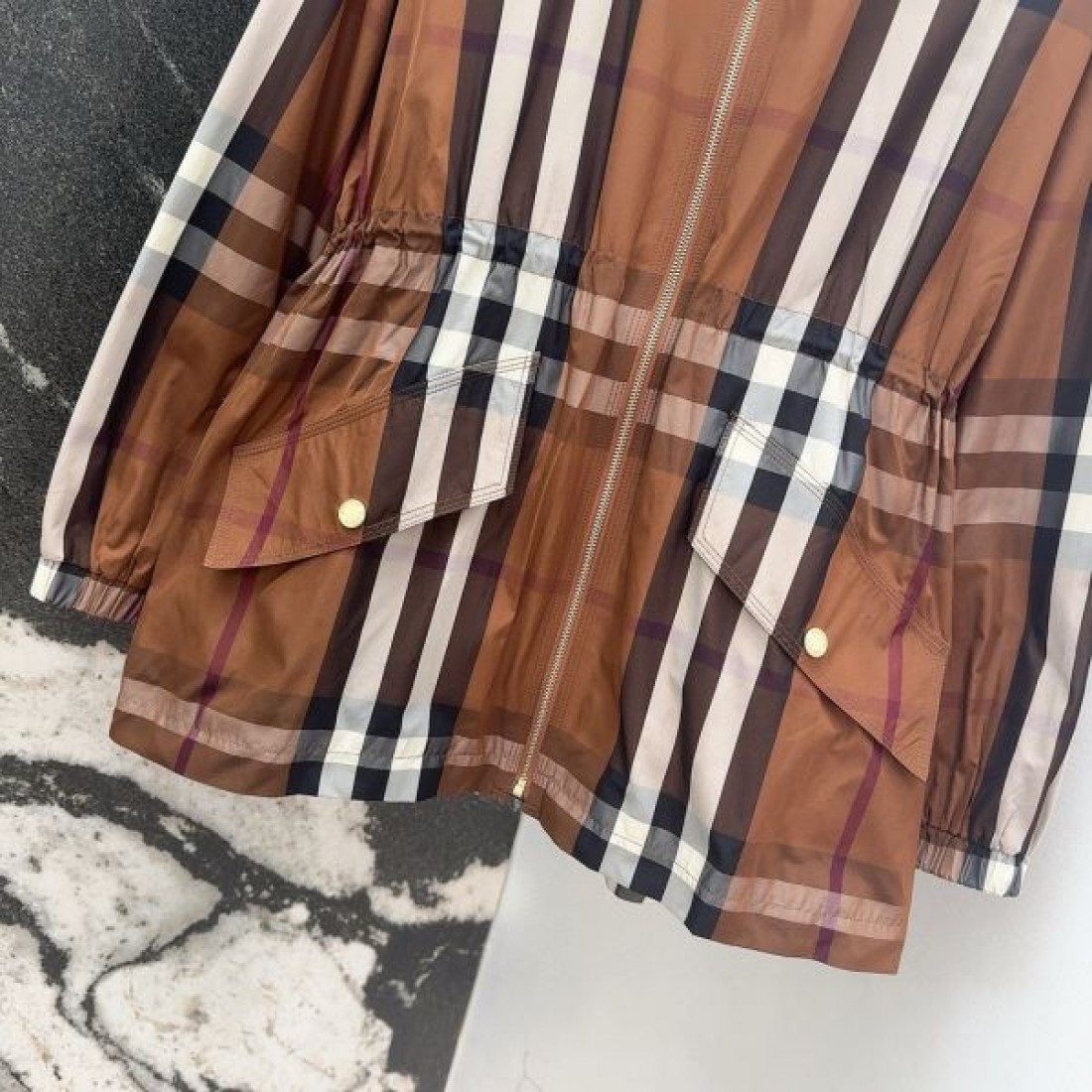 都会派スタイル チェックコート ゆったりシルエット BURBERRY バーバリー コピー フーデッドコート フラップポケット