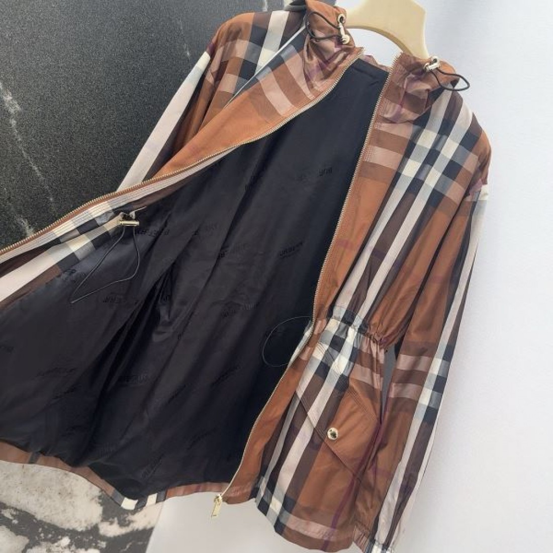 都会派スタイル チェックコート ゆったりシルエット BURBERRY バーバリー コピー フーデッドコート フラップポケット