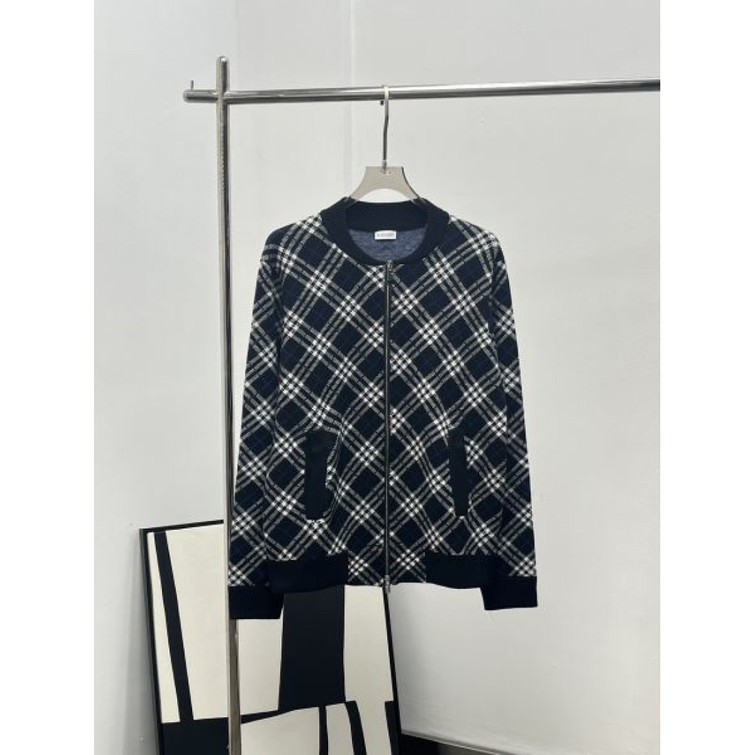 注目モデル クルーネックセーター 配色ライン BURBERRY バーバリー コピー 長袖ニットセーター リブ仕立て