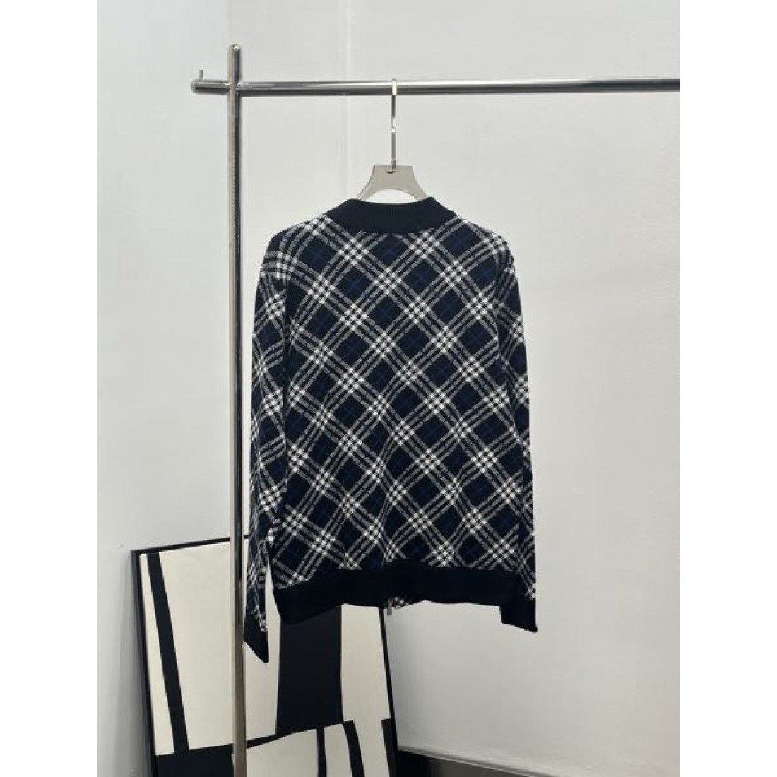 注目モデル クルーネックセーター 配色ライン BURBERRY バーバリー コピー 長袖ニットセーター リブ仕立て