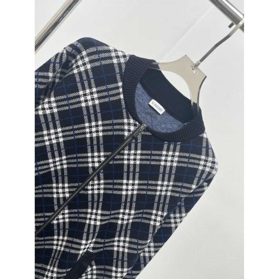 注目モデル クルーネックセーター 配色ライン BURBERRY バーバリー コピー 長袖ニットセーター リブ仕立て