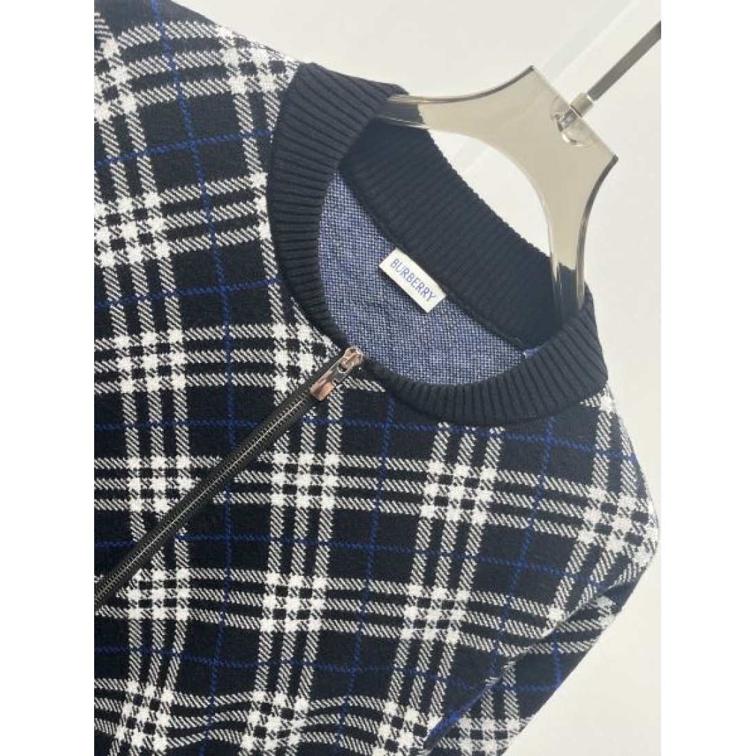 注目モデル クルーネックセーター 配色ライン BURBERRY バーバリー コピー 長袖ニットセーター リブ仕立て
