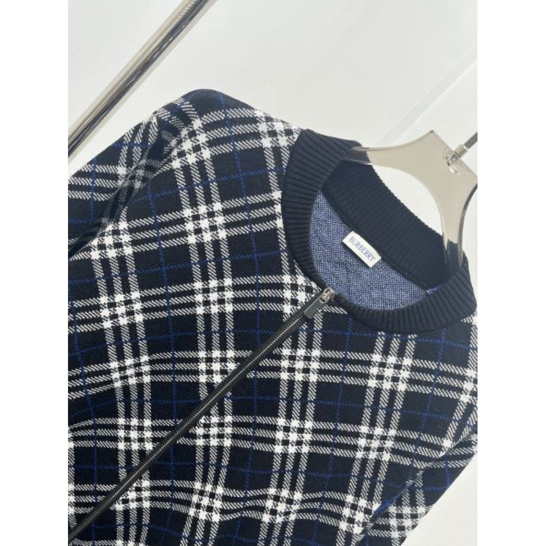 注目モデル クルーネックセーター 配色ライン BURBERRY バーバリー コピー 長袖ニットセーター リブ仕立て