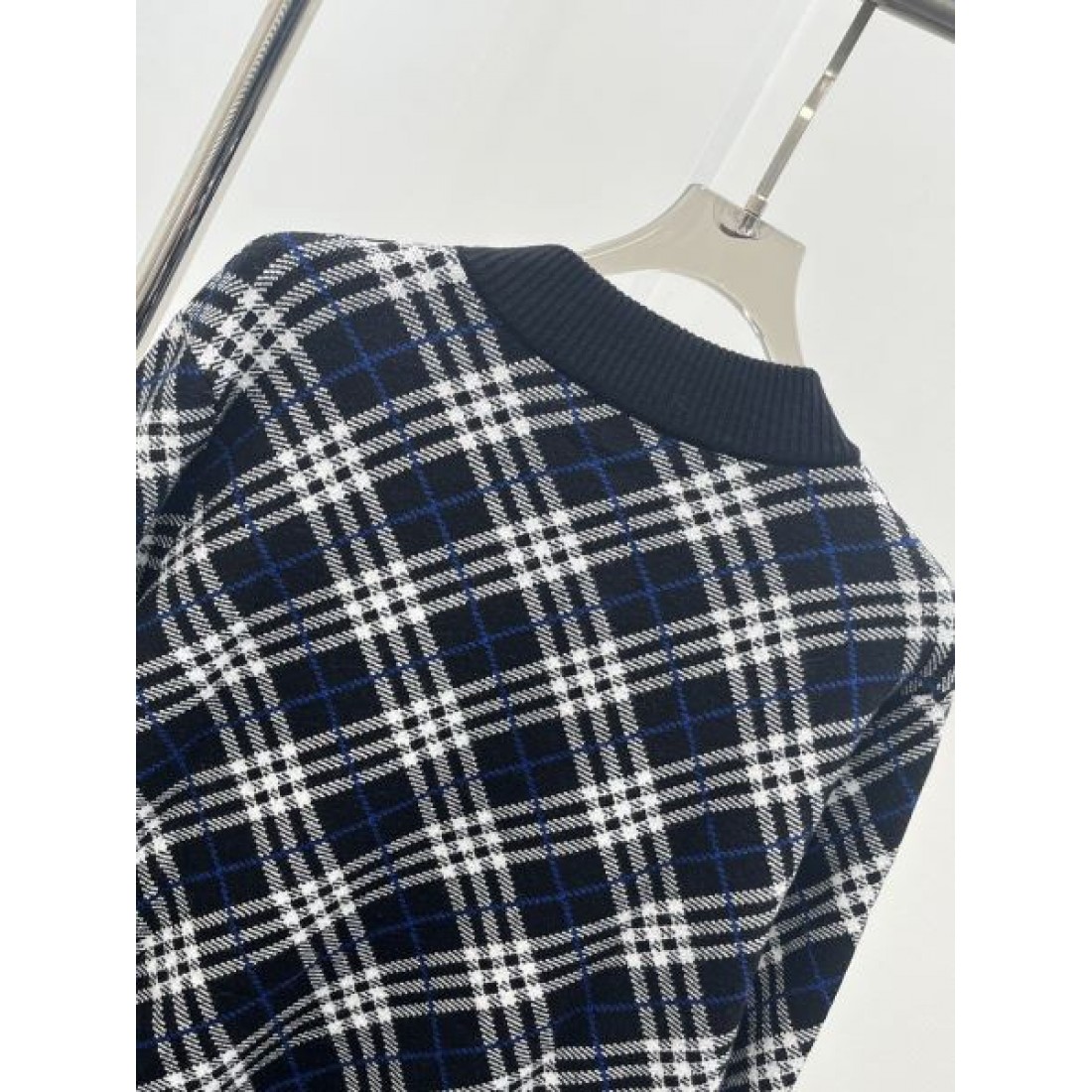 注目モデル クルーネックセーター 配色ライン BURBERRY バーバリー コピー 長袖ニットセーター リブ仕立て