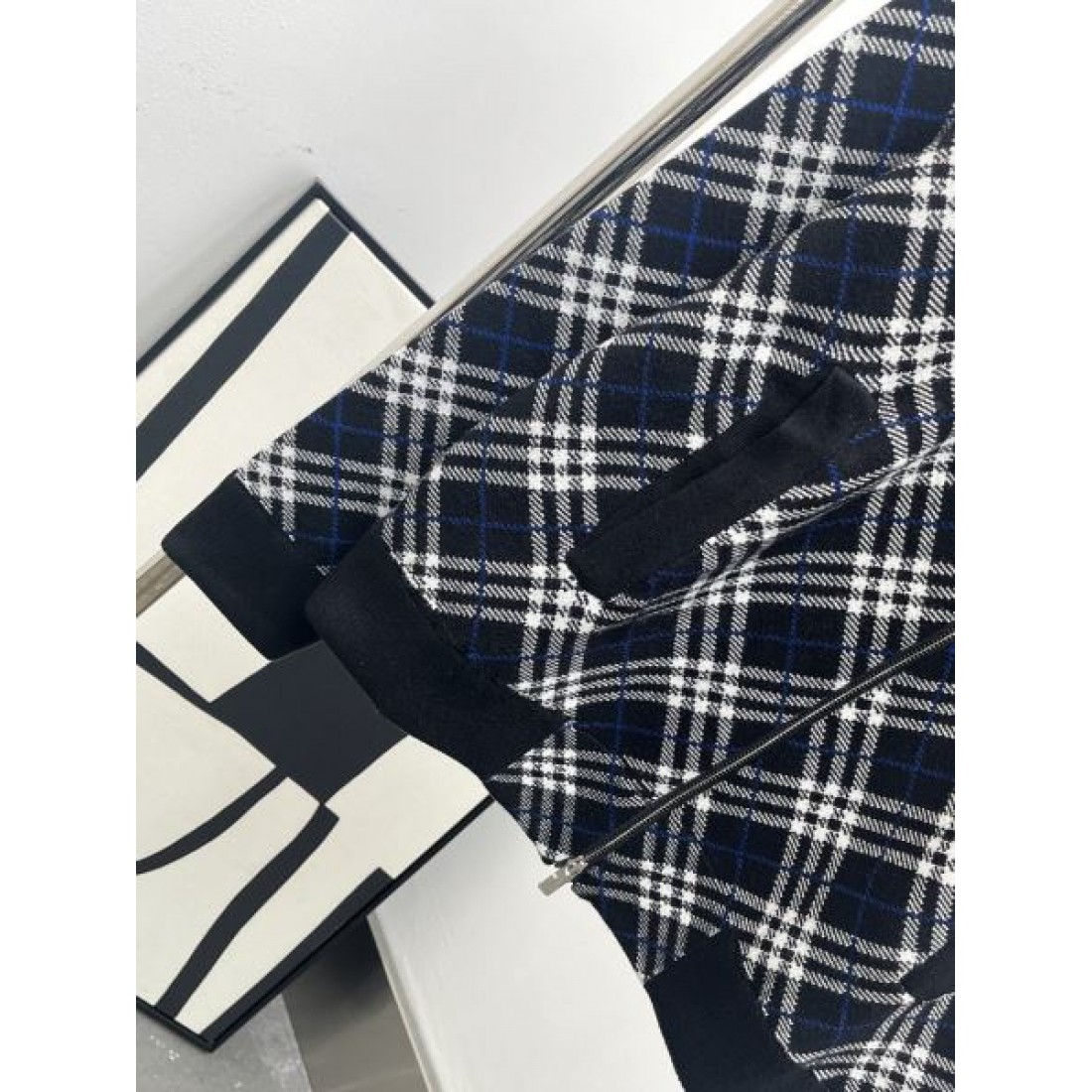 注目モデル クルーネックセーター 配色ライン BURBERRY バーバリー コピー 長袖ニットセーター リブ仕立て