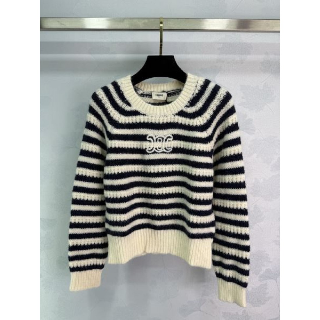ボーダー柄 トリオンフ刺繍 ざっくり編み CELINE セリーヌ コピー クルーネックニット 端正シルエット 人気上昇