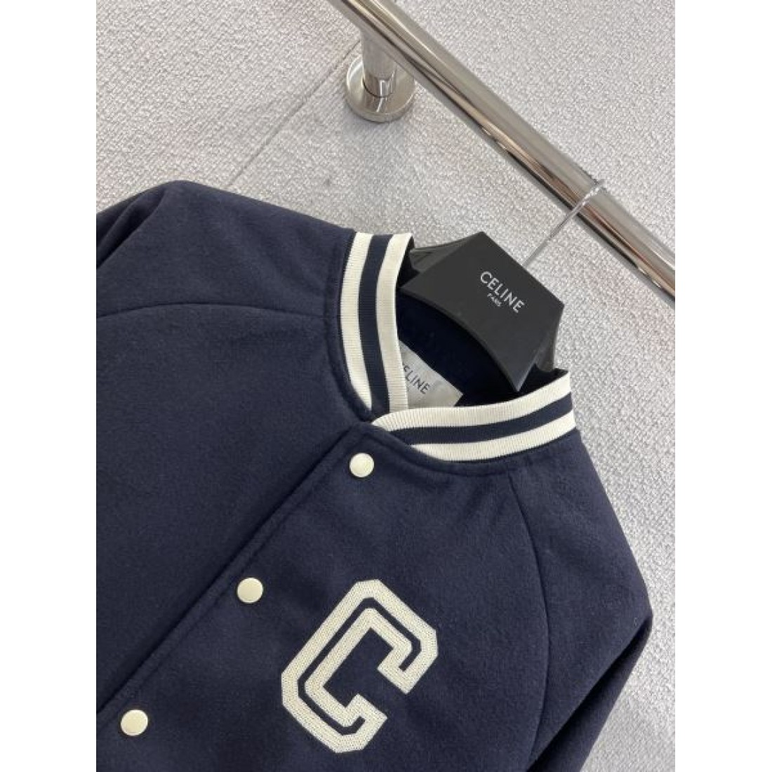 ラインリブ スナップ仕様 ストリート主力 CELINE セリーヌ コピー スタジャン 海外注目