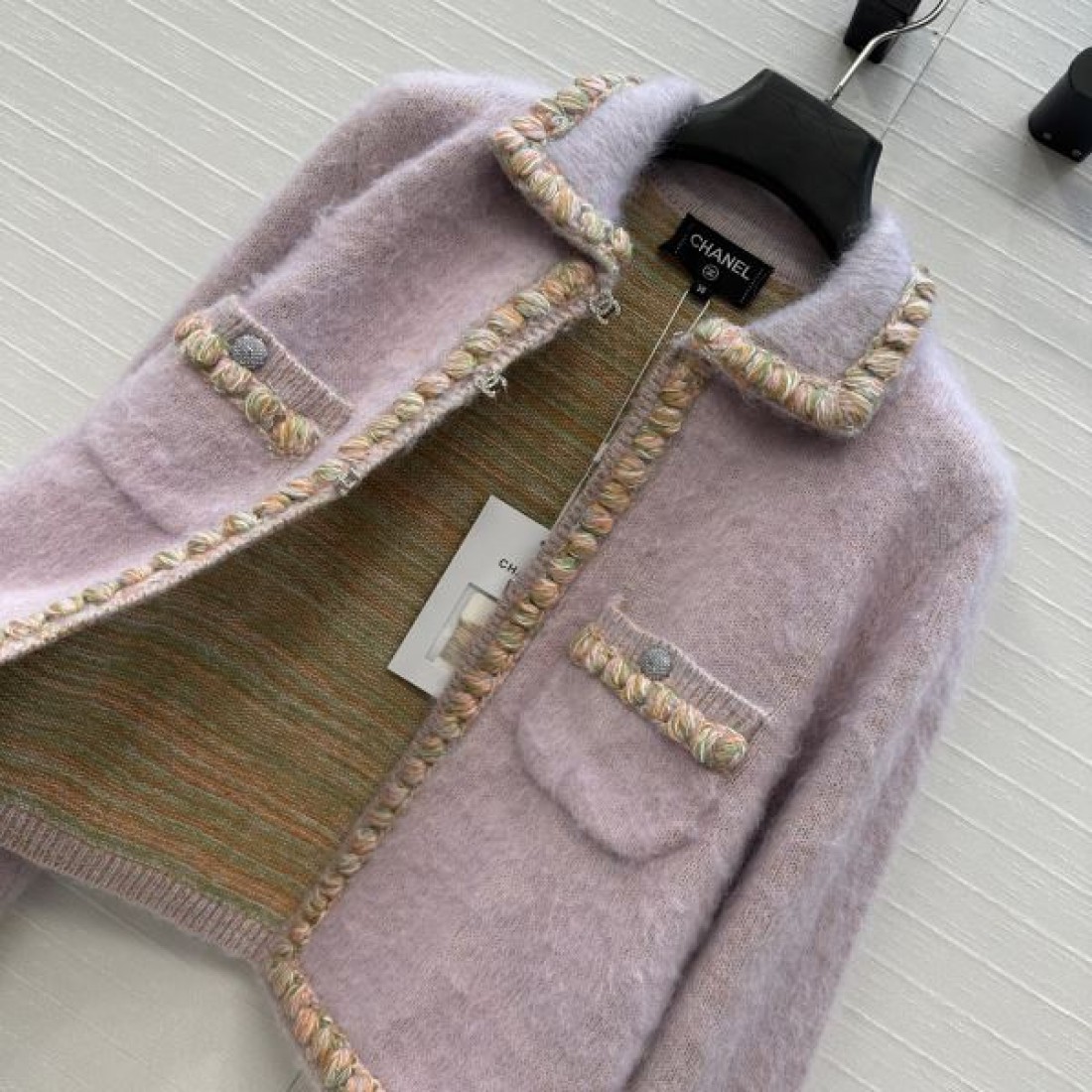 新着人気 淡色ツイード ゴールドトリミング 華やぎスタイル CHANEL シャネル コピー ツイードジャケット