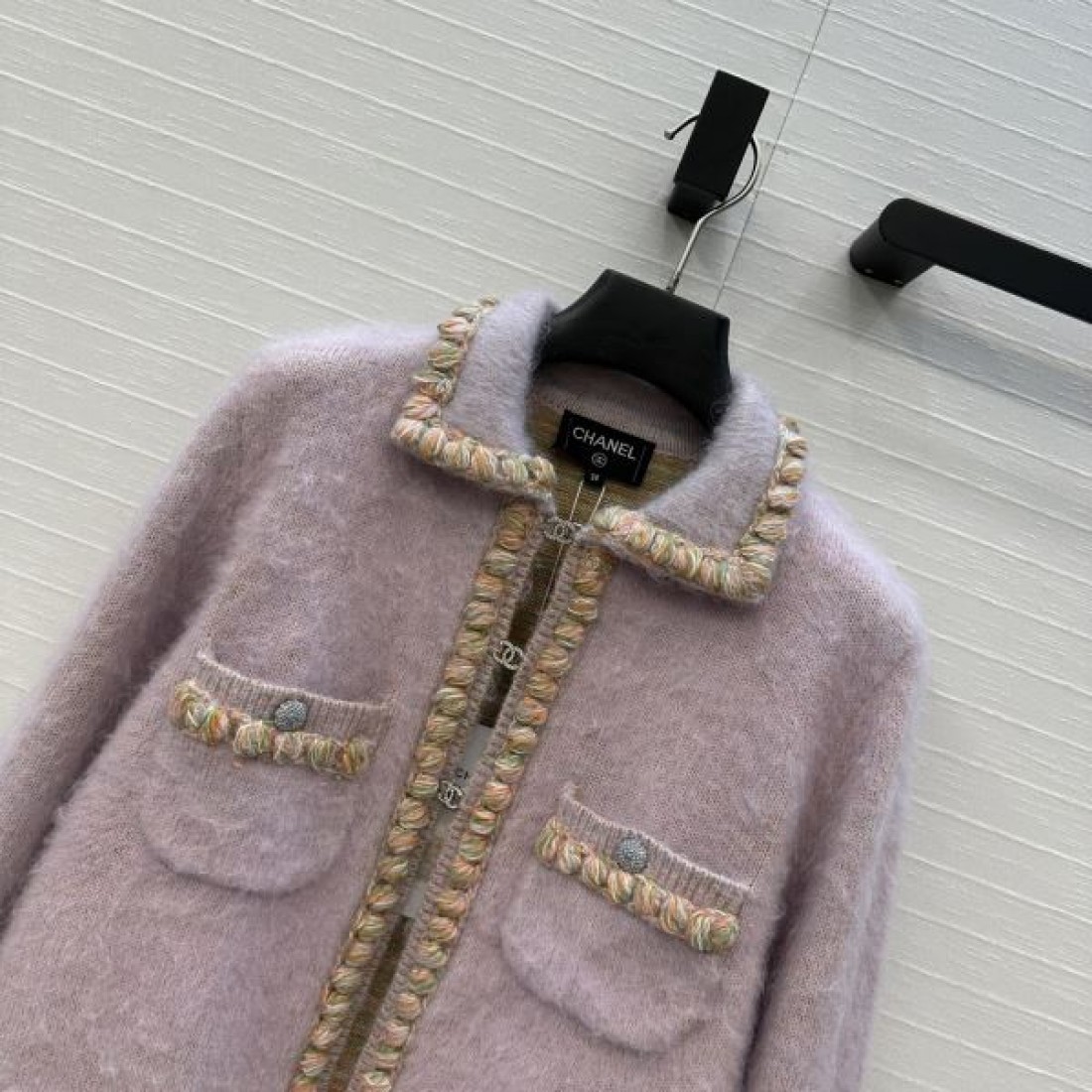 新着人気 淡色ツイード ゴールドトリミング 華やぎスタイル CHANEL シャネル コピー ツイードジャケット