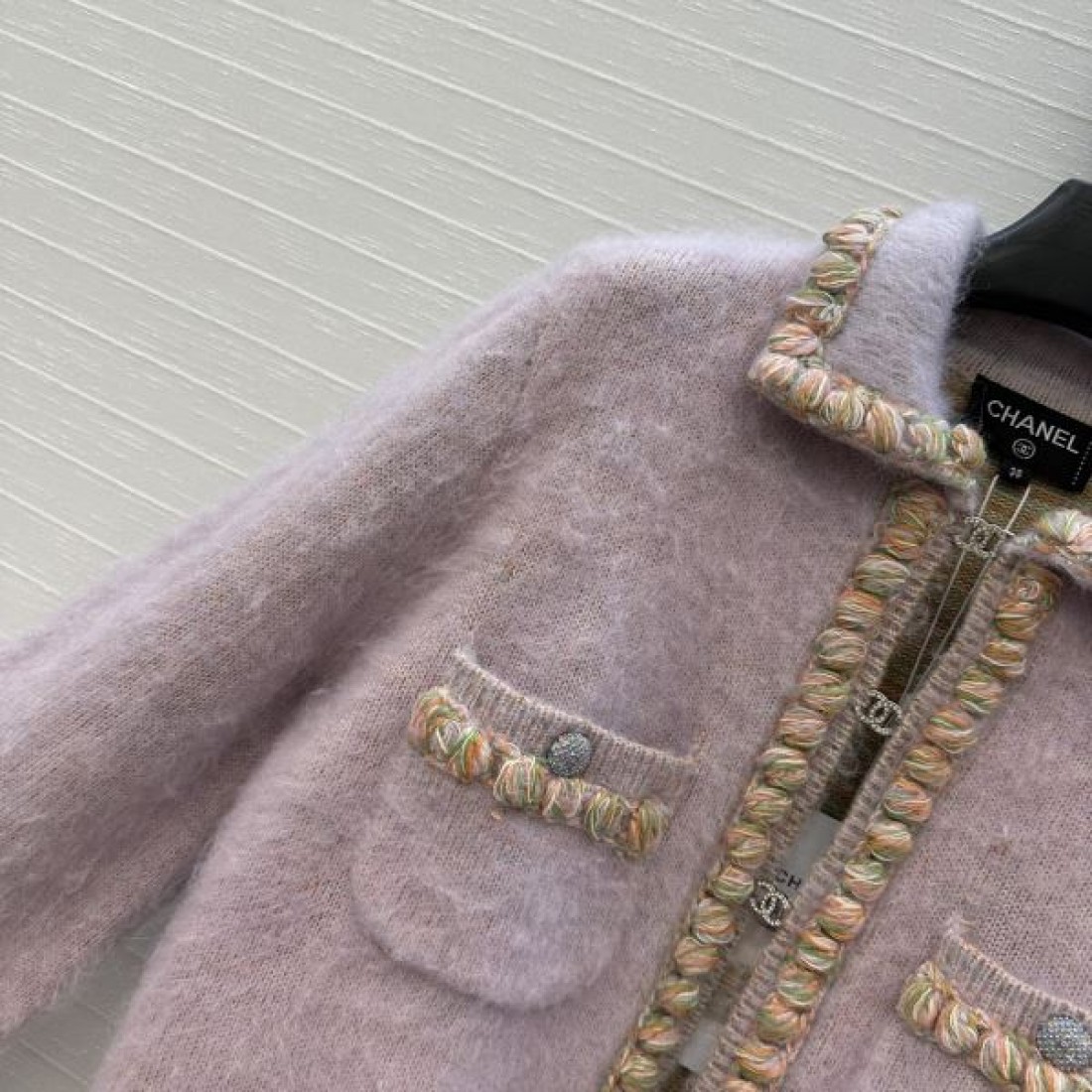 新着人気 淡色ツイード ゴールドトリミング 華やぎスタイル CHANEL シャネル コピー ツイードジャケット