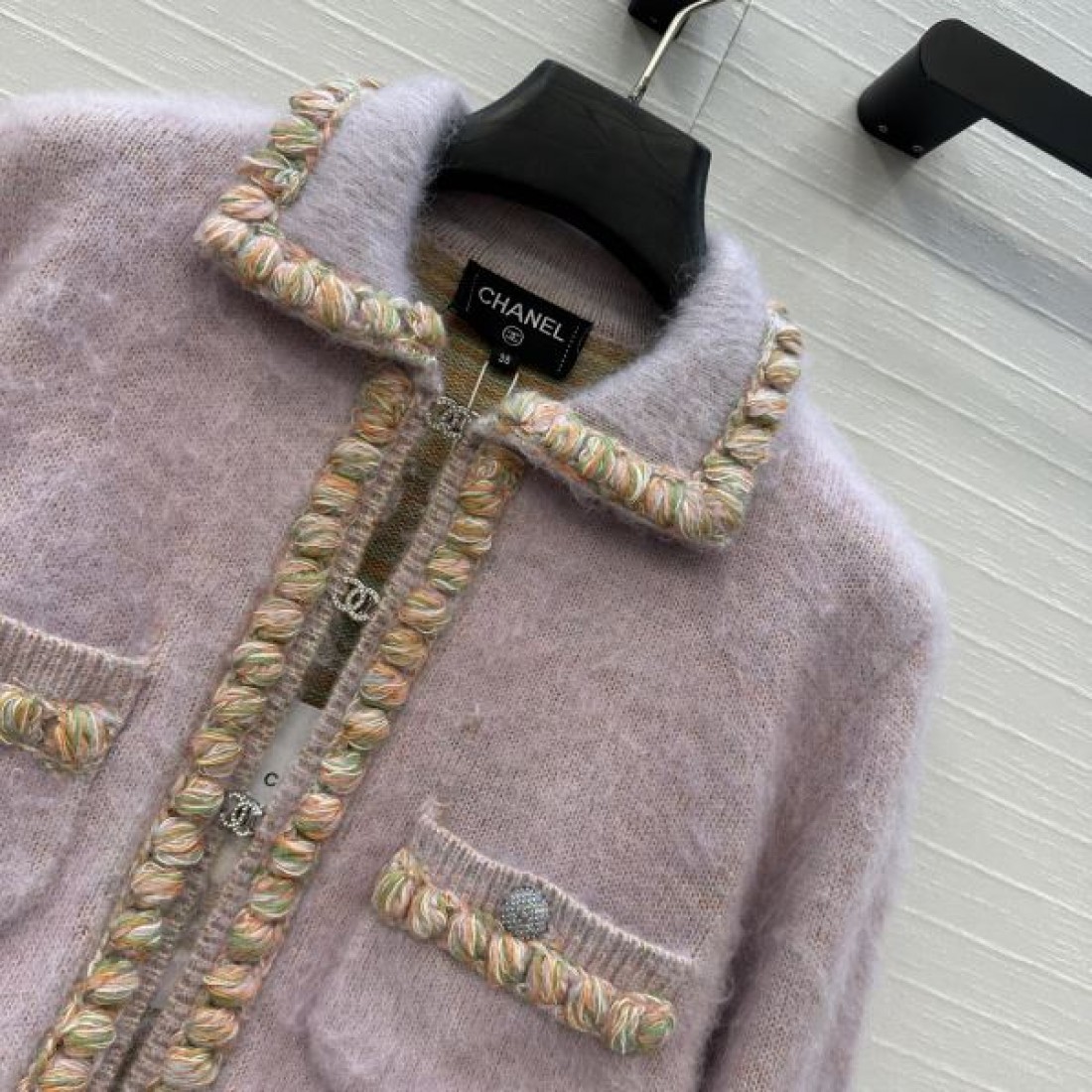 新着人気 淡色ツイード ゴールドトリミング 華やぎスタイル CHANEL シャネル コピー ツイードジャケット
