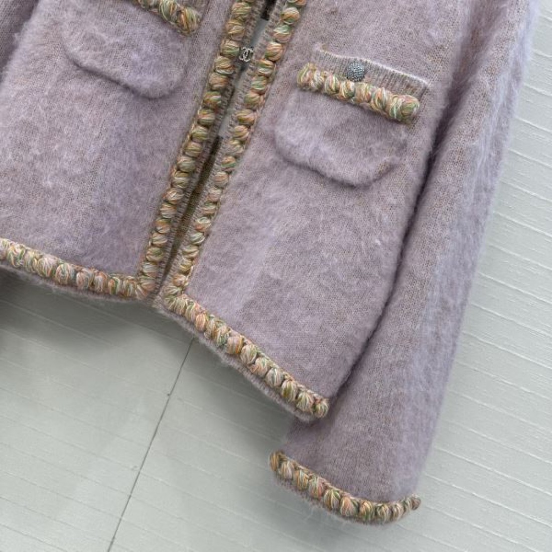新着人気 淡色ツイード ゴールドトリミング 華やぎスタイル CHANEL シャネル コピー ツイードジャケット