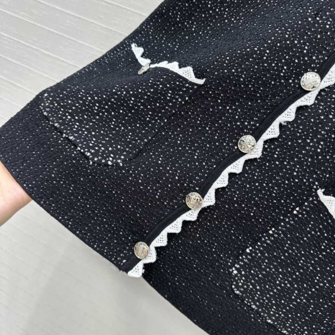 ノーカラー仕立て 縁取りデザイン ポケット付き CHANEL シャネル コピー 長袖カーディガン 注目度急伸