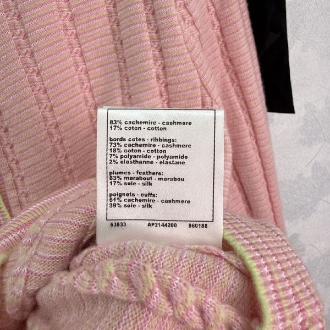 パールボタン映え 旬顔フェミニン きれいめ主役 CHANEL シャネル コピー カーディガン 注目度急伸