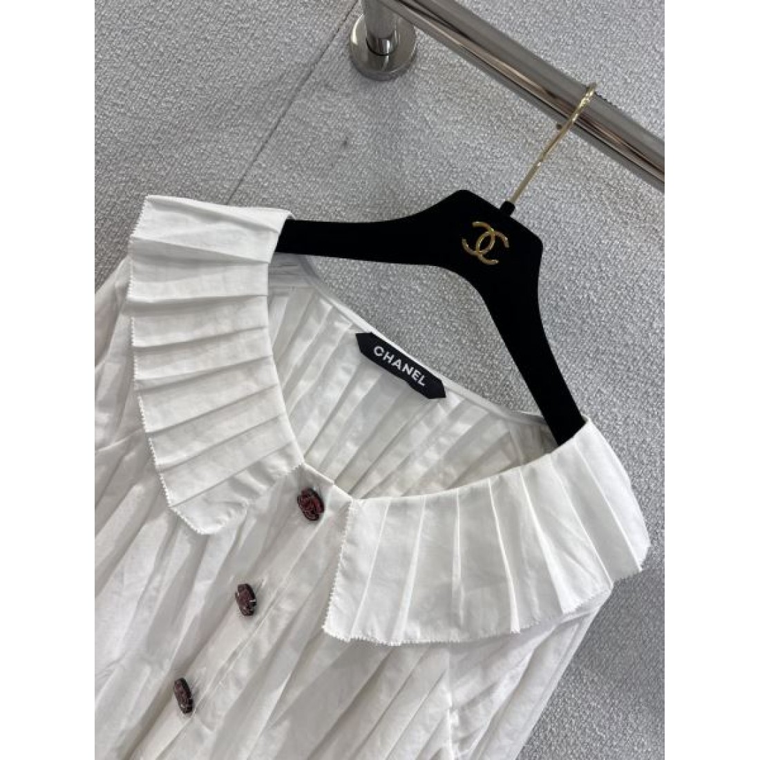 注目度急伸 ティアード襟 CHANEL シャネル コピー 長袖ブラウス 軽やかシルエット