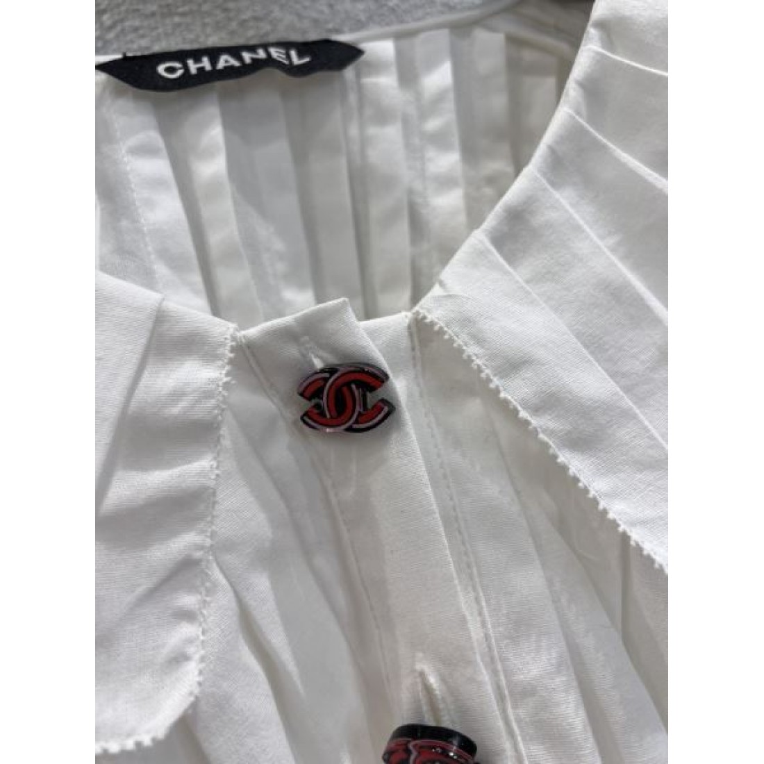 注目度急伸 ティアード襟 CHANEL シャネル コピー 長袖ブラウス 軽やかシルエット