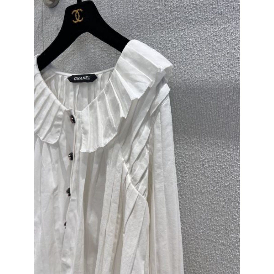 注目度急伸 ティアード襟 CHANEL シャネル コピー 長袖ブラウス 軽やかシルエット
