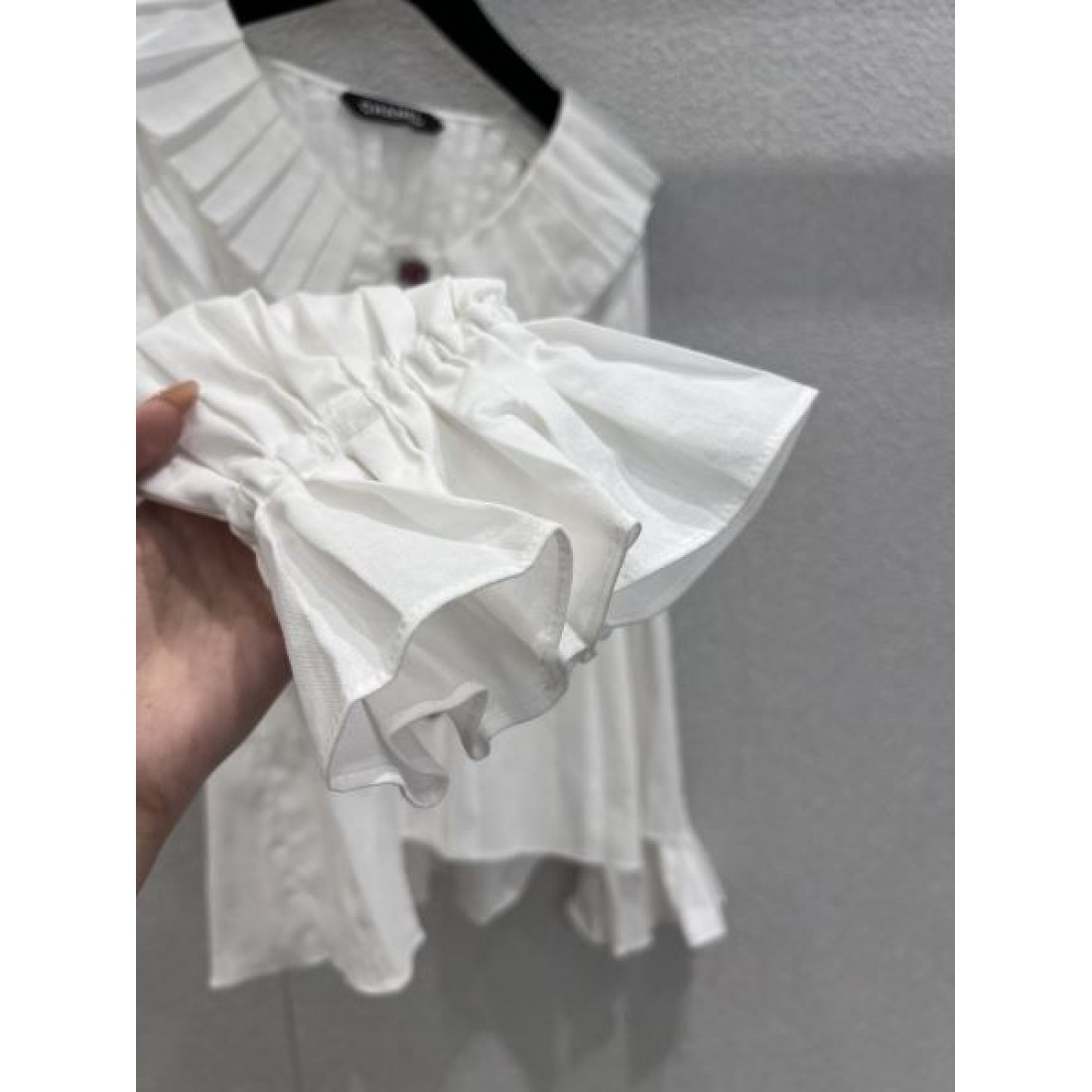 注目度急伸 ティアード襟 CHANEL シャネル コピー 長袖ブラウス 軽やかシルエット
