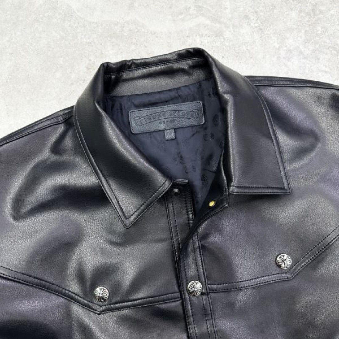 バイカーテイスト 立体フォルム CHROME HEARTS クロムハーツ コピー レザージャケット 人気加速