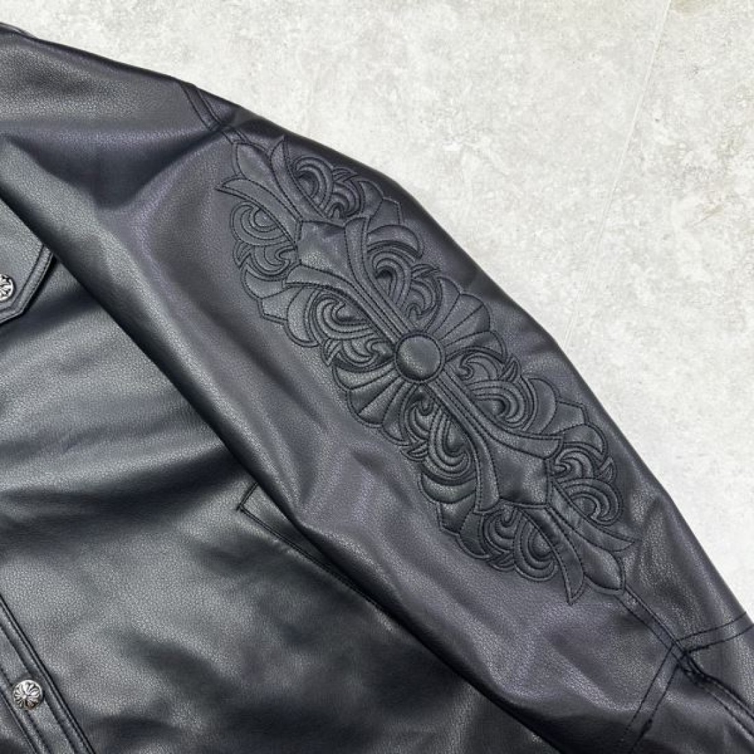 バイカーテイスト 立体フォルム CHROME HEARTS クロムハーツ コピー レザージャケット 人気加速