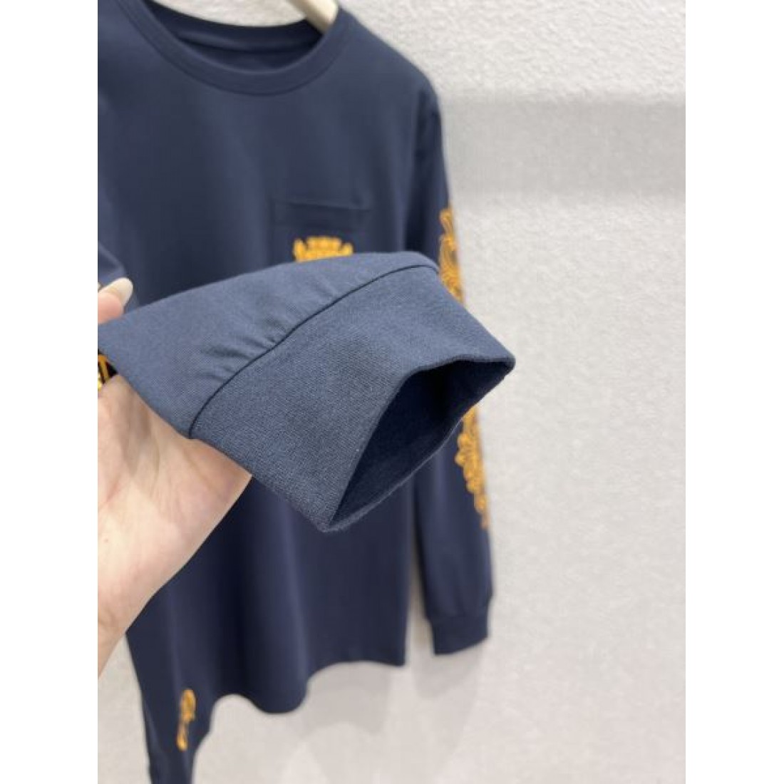 金糸アラベスク 胸ポケット CHROME HEARTS クロムハーツ コピー 長袖Tシャツ 注文集中モデル