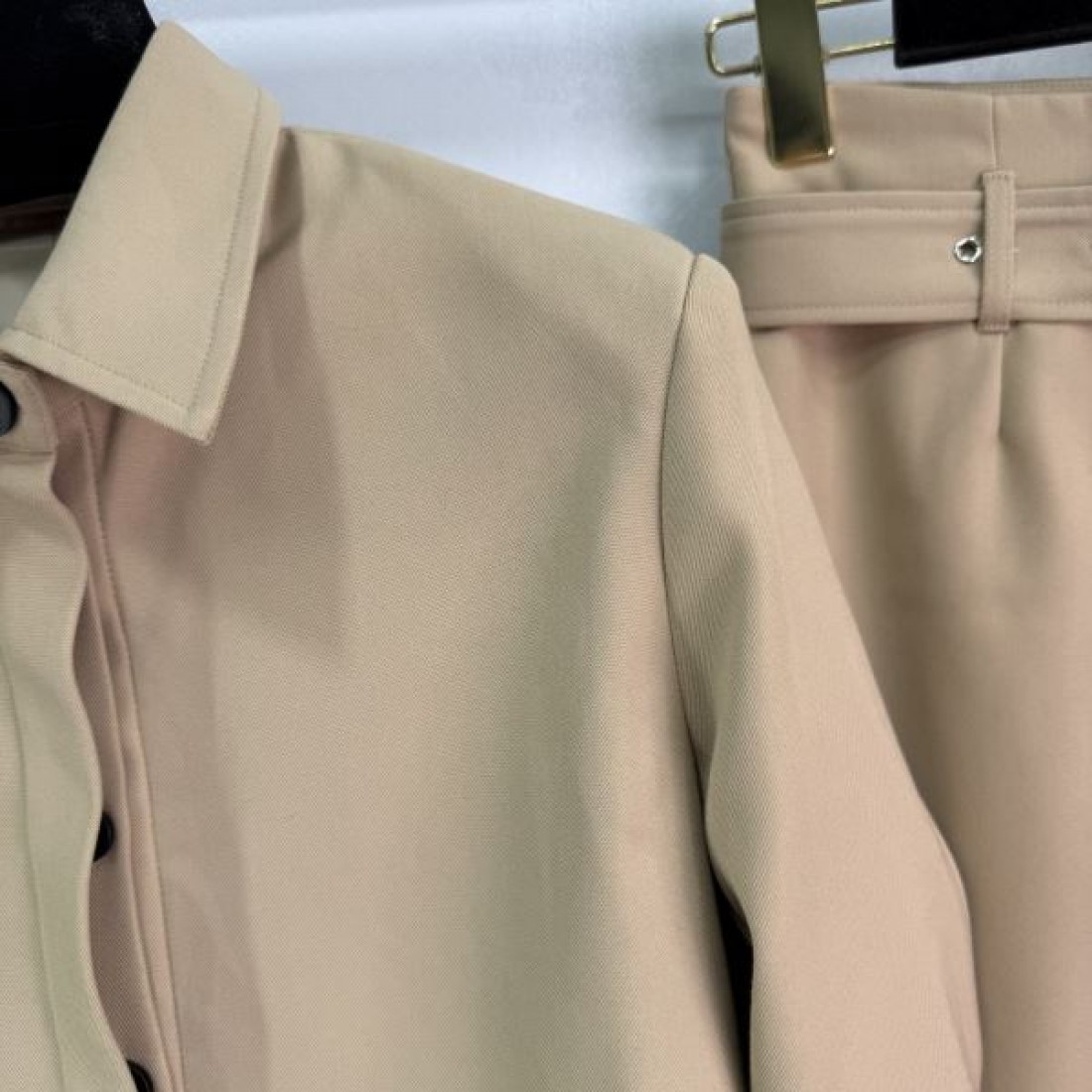 テーラードシャツ ウエストベルト タック入りボトム DIOR ディオール コピー ツーピース 端正シルエット 人気先取り