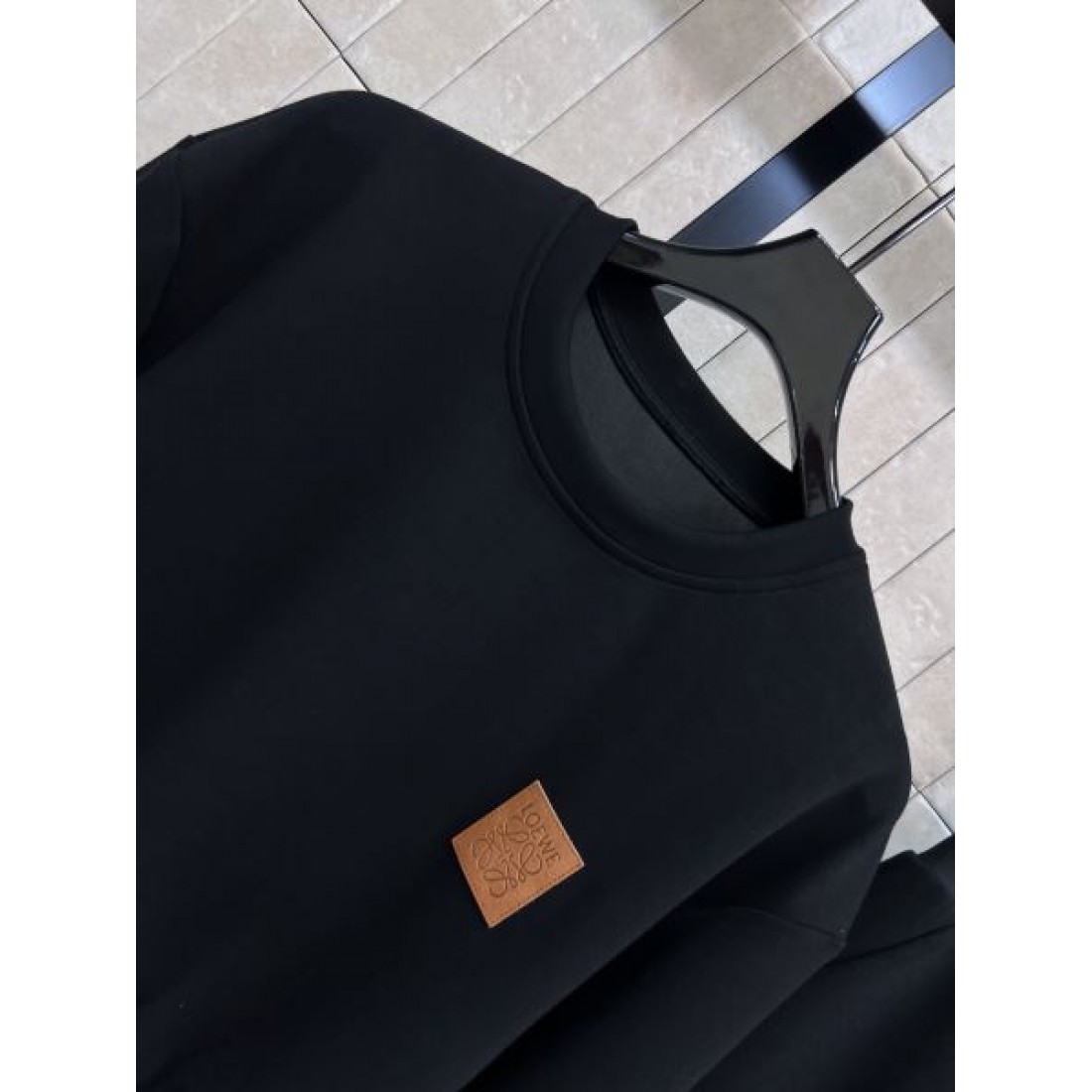 クロップド丈 レザーパッチ ワイドパンツ LOEWE ロエベ コピー スウェット上下セット 快適ウエスト 先行注目