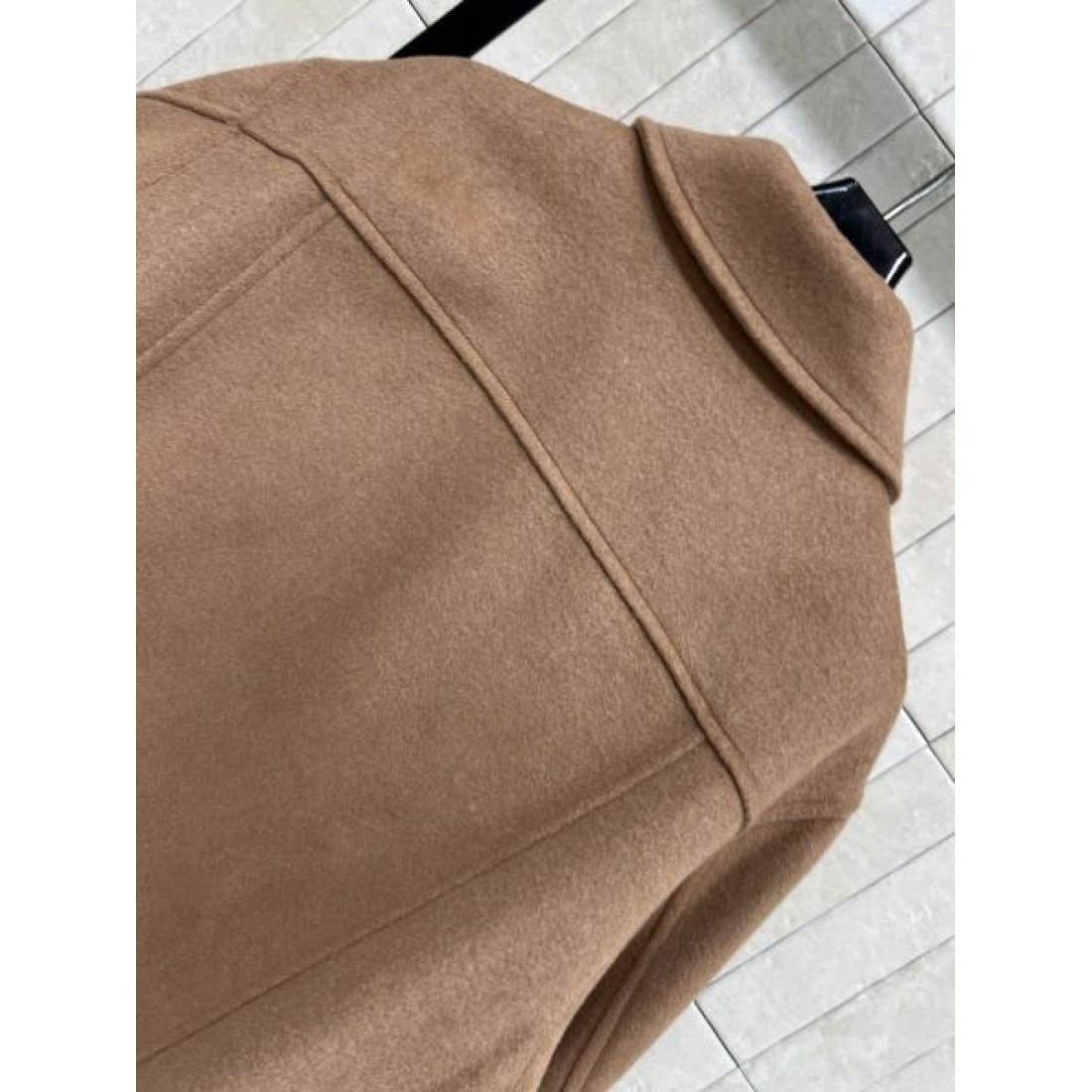 クラシカルボタン ゆとりある身幅 軽快な丈感 LOUIS VUITTON ルイヴィトン コピー ジャケット ミニマルシック 着回し有力