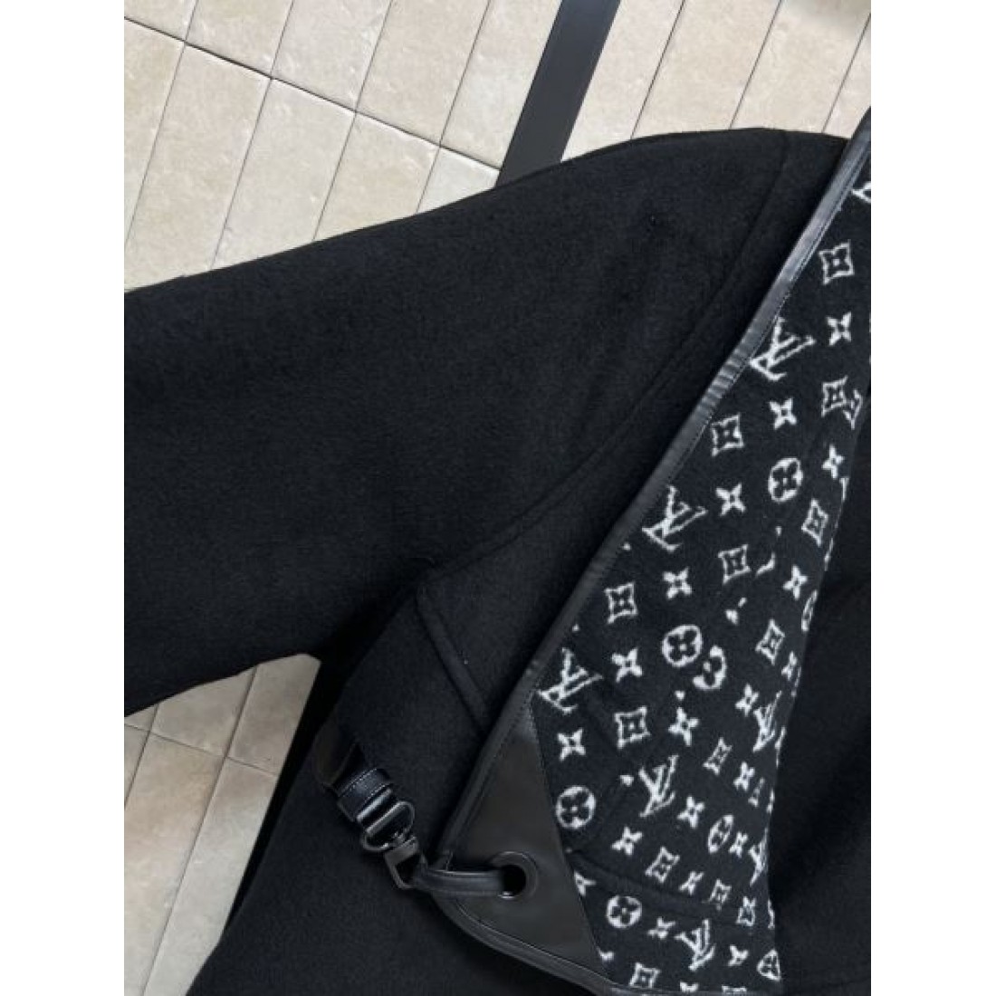 アイコニック柄切替 スタンドネック 比翼ボタン LOUIS VUITTON ルイヴィトン コピー ハーフコート モード映え 注目度急上昇