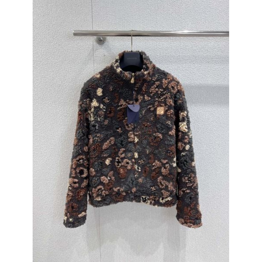 カモフラージュ総柄 ふっくらボア スタンドカラー LOUIS VUITTON ルイヴィトン コピー ジップジャケット 今季話題