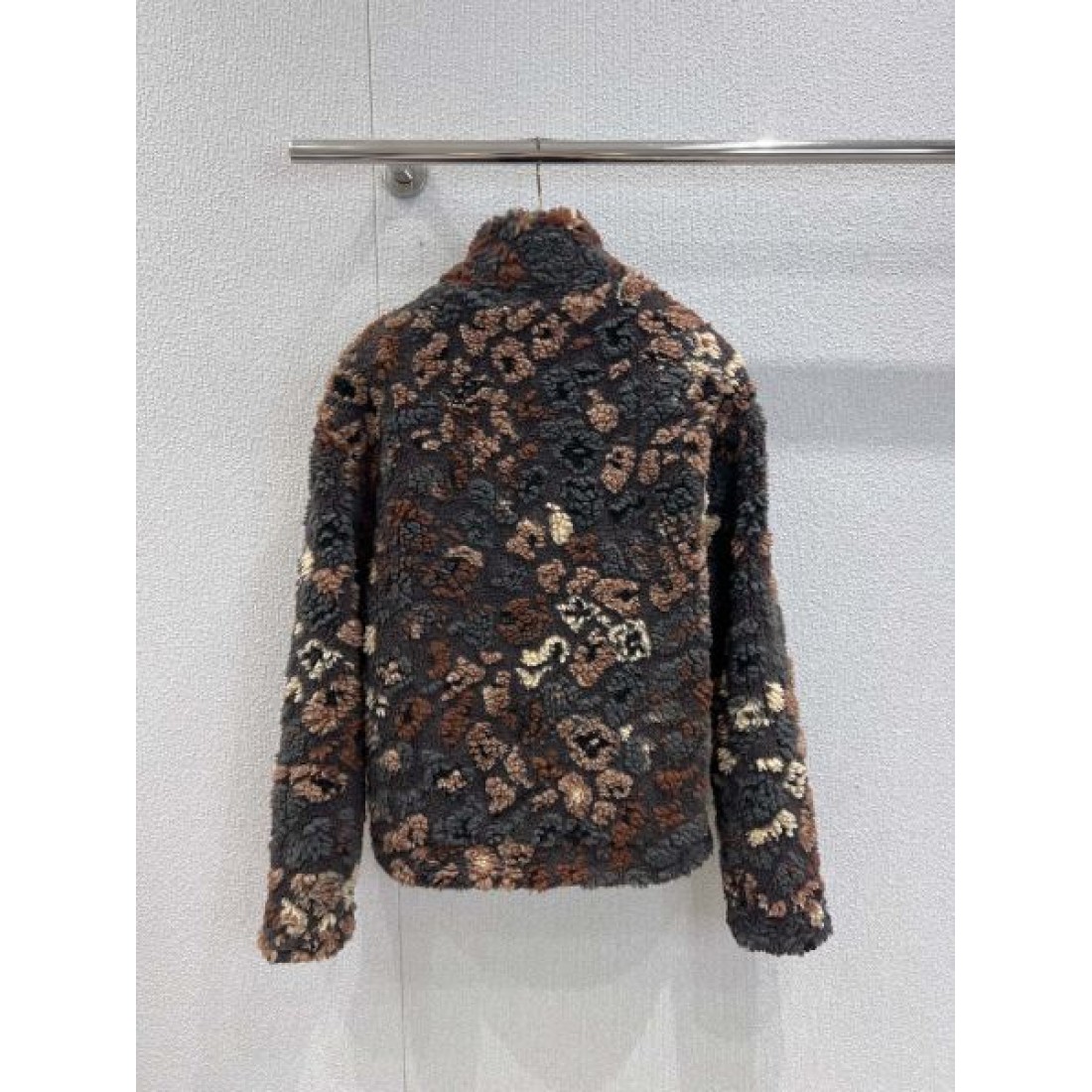 カモフラージュ総柄 ふっくらボア スタンドカラー LOUIS VUITTON ルイヴィトン コピー ジップジャケット 今季話題