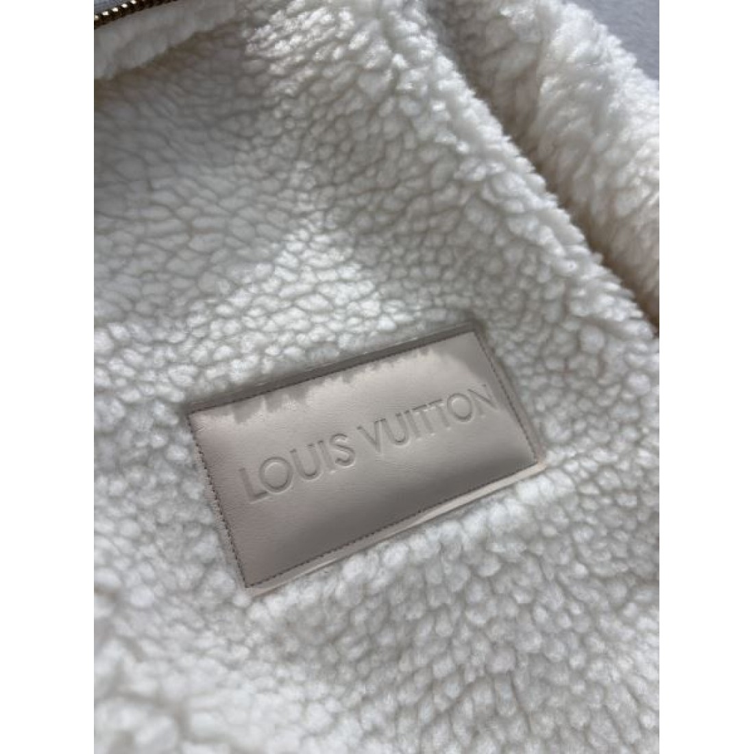 配色トリム 胸元異素材ポケット 保温性良好 LOUIS VUITTON ルイヴィトン コピー ボアブルゾン クリーンカジュアル 反響拡大