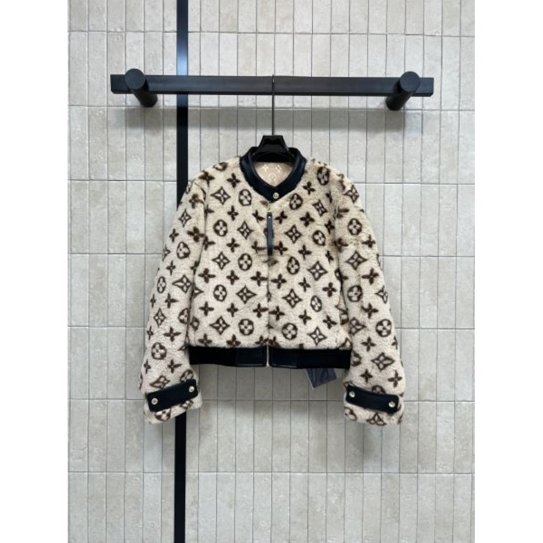 総柄デザイン ソフトフリース 丁寧な縁取り LOUIS VUITTON ルイヴィトン コピー ジップアウター モードカジュアル 予約人気 注目株