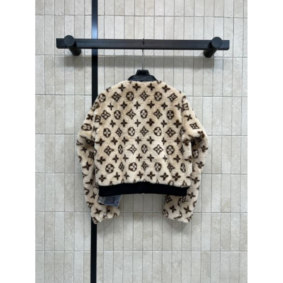 総柄デザイン ソフトフリース 丁寧な縁取り LOUIS VUITTON ルイヴィトン コピー ジップアウター モードカジュアル 予約人気 注目株
