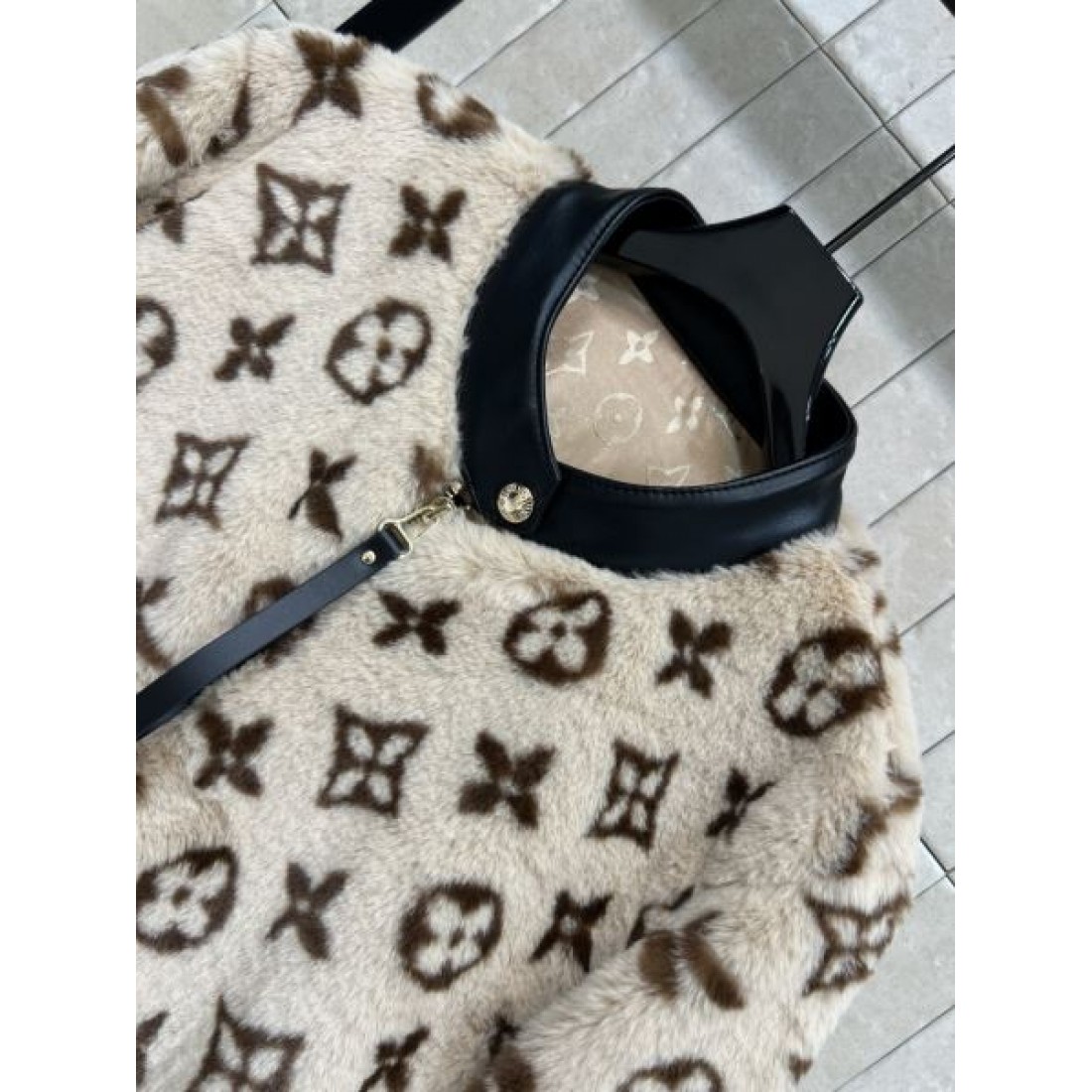 総柄デザイン ソフトフリース 丁寧な縁取り LOUIS VUITTON ルイヴィトン コピー ジップアウター モードカジュアル 予約人気 注目株