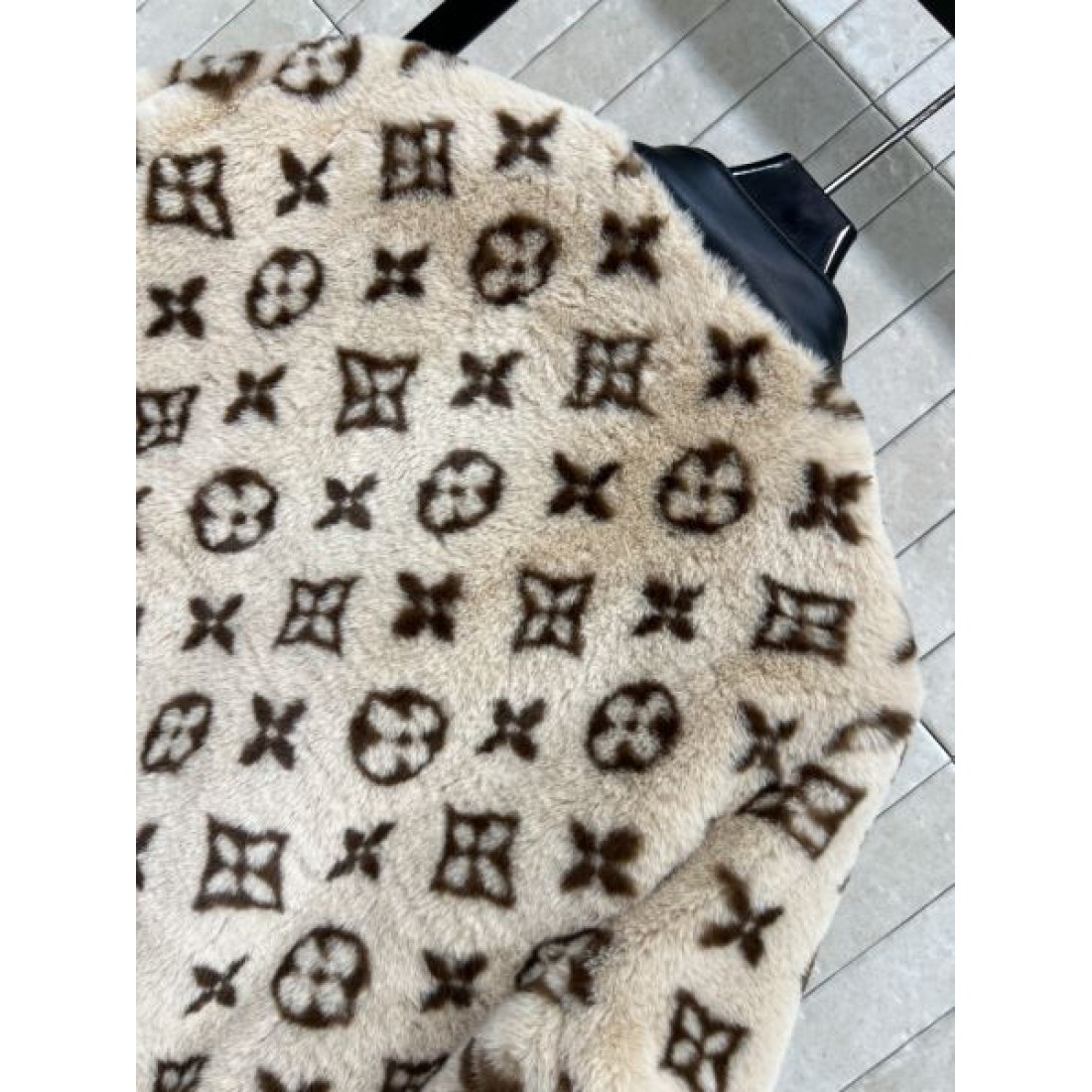 総柄デザイン ソフトフリース 丁寧な縁取り LOUIS VUITTON ルイヴィトン コピー ジップアウター モードカジュアル 予約人気 注目株