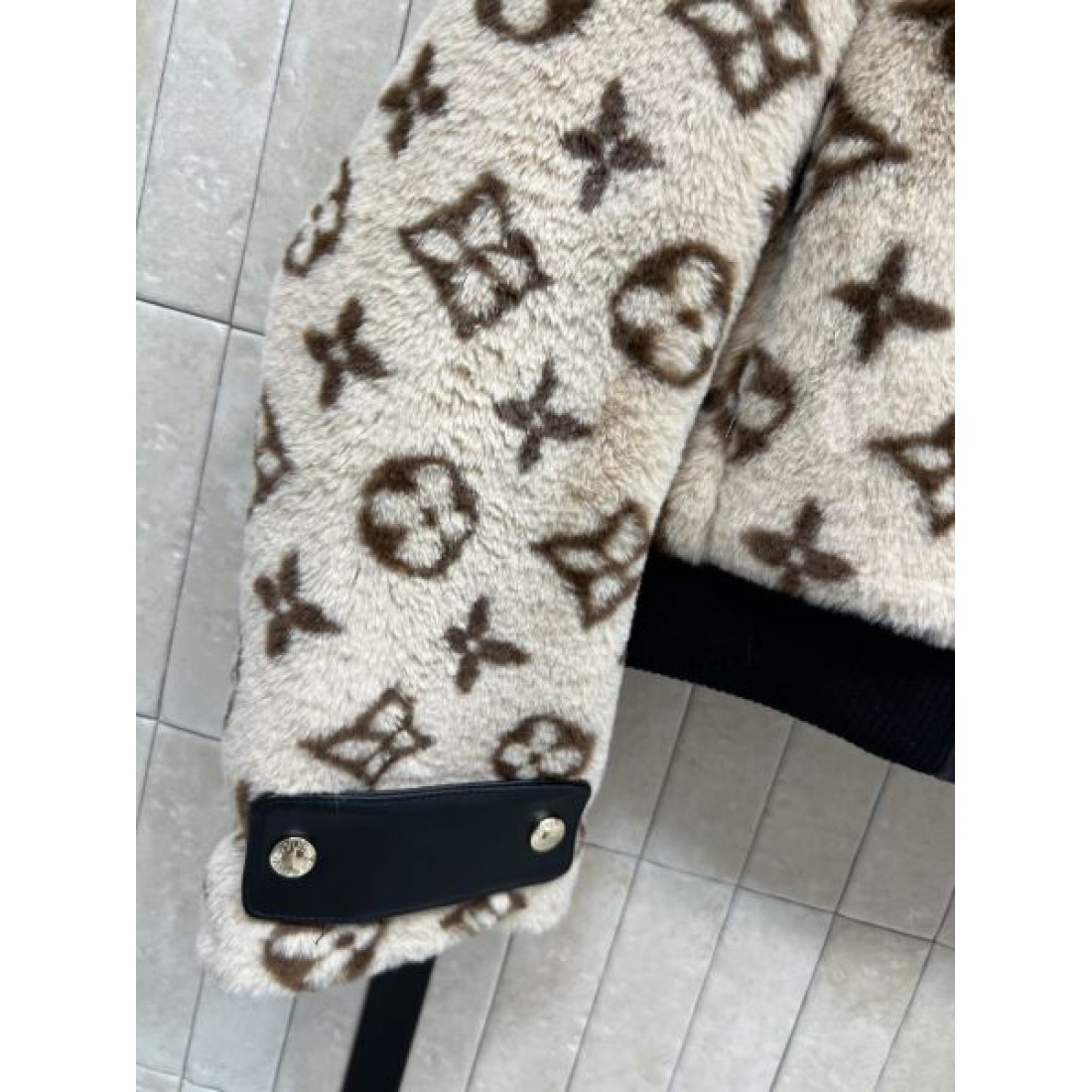 総柄デザイン ソフトフリース 丁寧な縁取り LOUIS VUITTON ルイヴィトン コピー ジップアウター モードカジュアル 予約人気 注目株