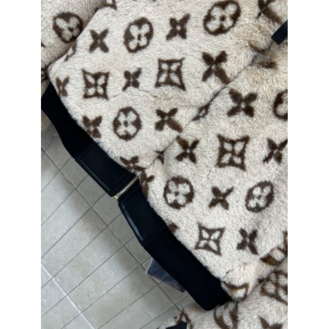 総柄デザイン ソフトフリース 丁寧な縁取り LOUIS VUITTON ルイヴィトン コピー ジップアウター モードカジュアル 予約人気 注目株
