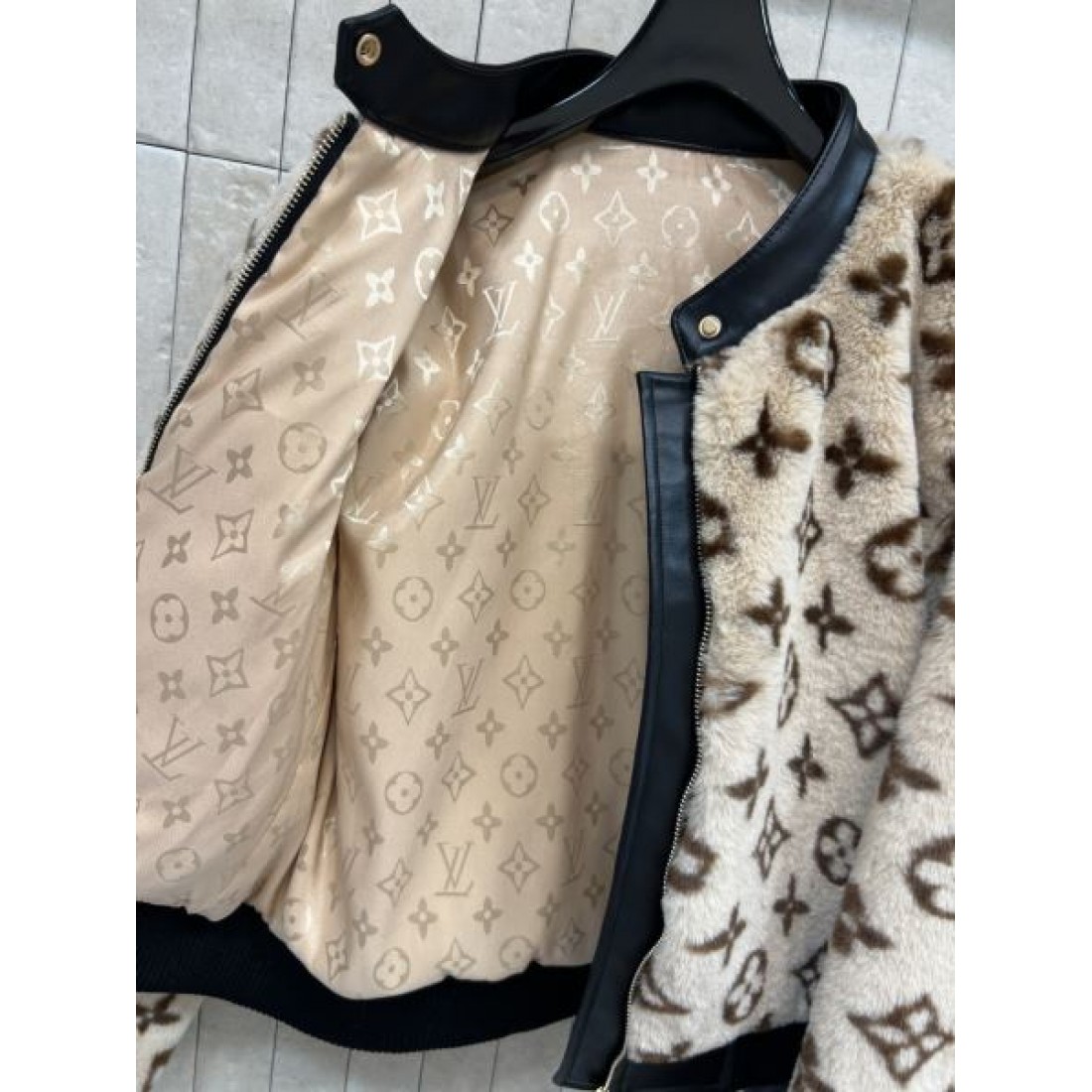 総柄デザイン ソフトフリース 丁寧な縁取り LOUIS VUITTON ルイヴィトン コピー ジップアウター モードカジュアル 予約人気 注目株