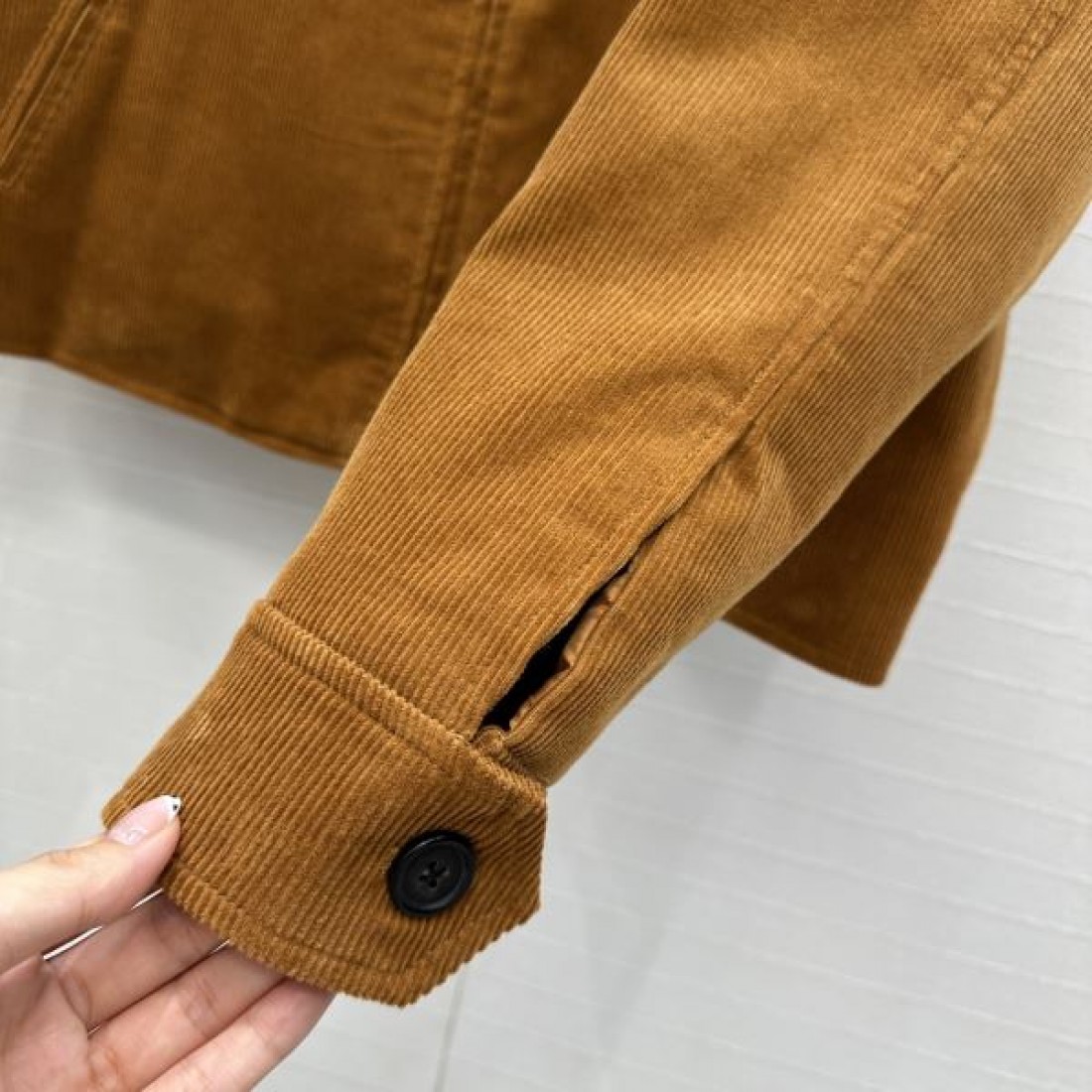 コーデュロイ調 レザー調襟 胸元立体刺繍 MIU MIU ミュウミュウ コピー ジップジャケット 話題新着 ヒット予感