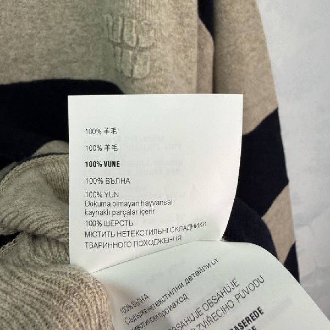 ワイドボーダー ショルダーボタン ウール混 MIU MIU ミュウミュウ コピー ニットセーター ゆったり設計 新着注目 売れ行き期待