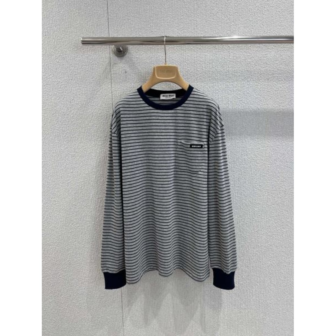 ボーダーリブ切替 コットンジャージー ルーズフィット MIU MIU ミュウミュウ コピー 長袖Tシャツ 注文上昇 定番アップデート