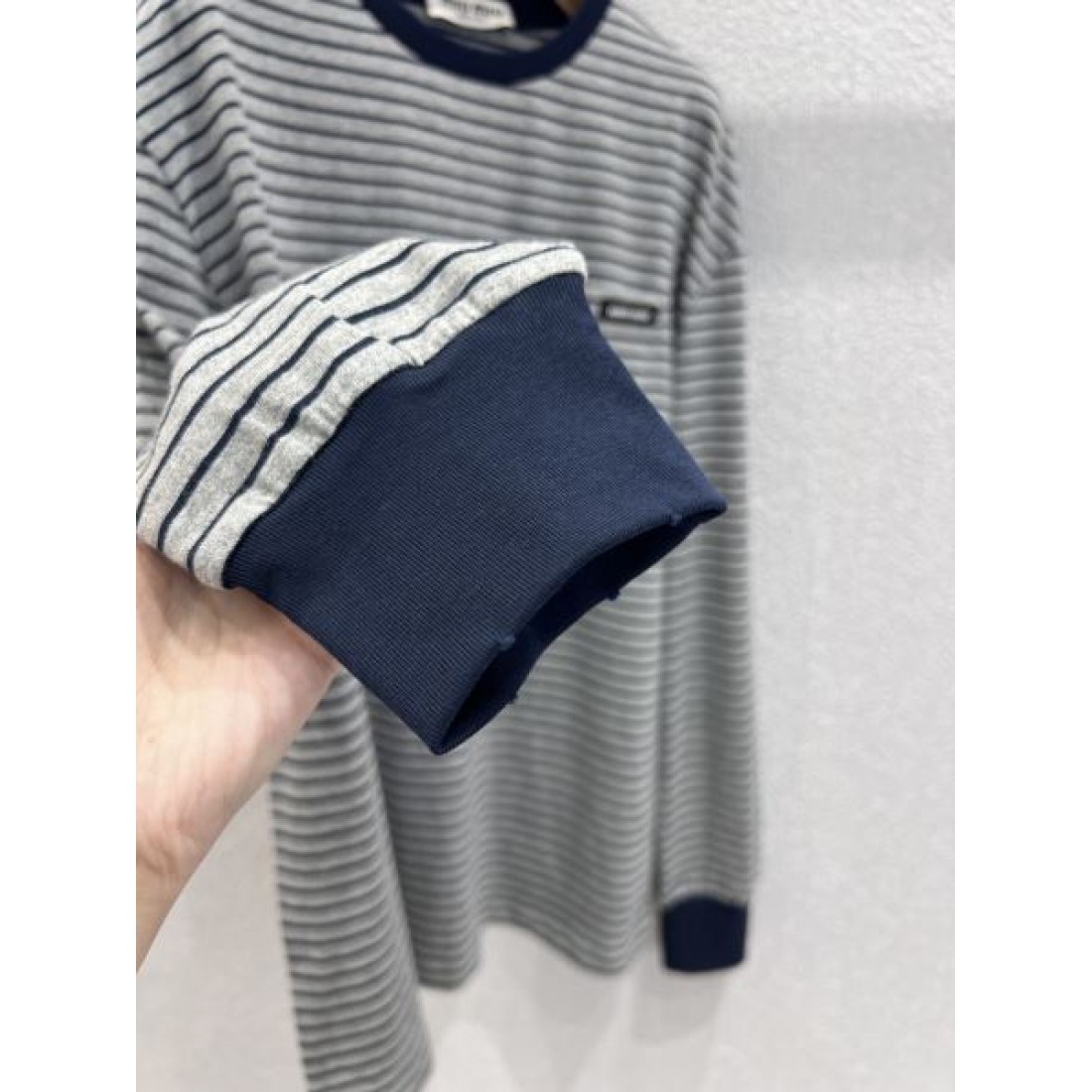 ボーダーリブ切替 コットンジャージー ルーズフィット MIU MIU ミュウミュウ コピー 長袖Tシャツ 注文上昇 定番アップデート