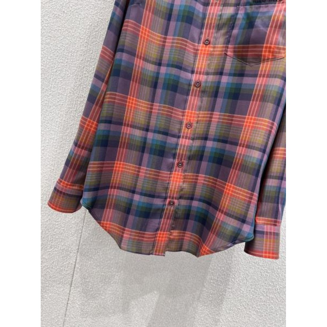 ヴィンテージムード 軽やかな着心地 端正な縫製 MIUMIU ミュウミュウ コピー 長袖シャツ ゆとりフォルム 人気浮上 コーデ映え