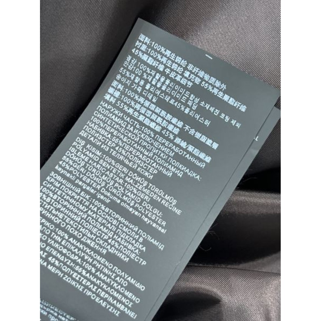 トライアングルプレート 軽量ナイロン ショートシルエット PRADA プラダ コピー ジップブルゾン 実用ポケット 入荷話題 ランキング急伸