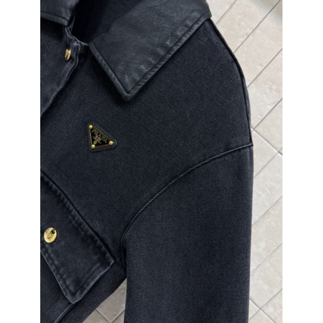 ダブルフラップポケット ボックスシルエット 端正な縫製 PRADA プラダ コピー デニムジャケット ランキング有力 着回し主力