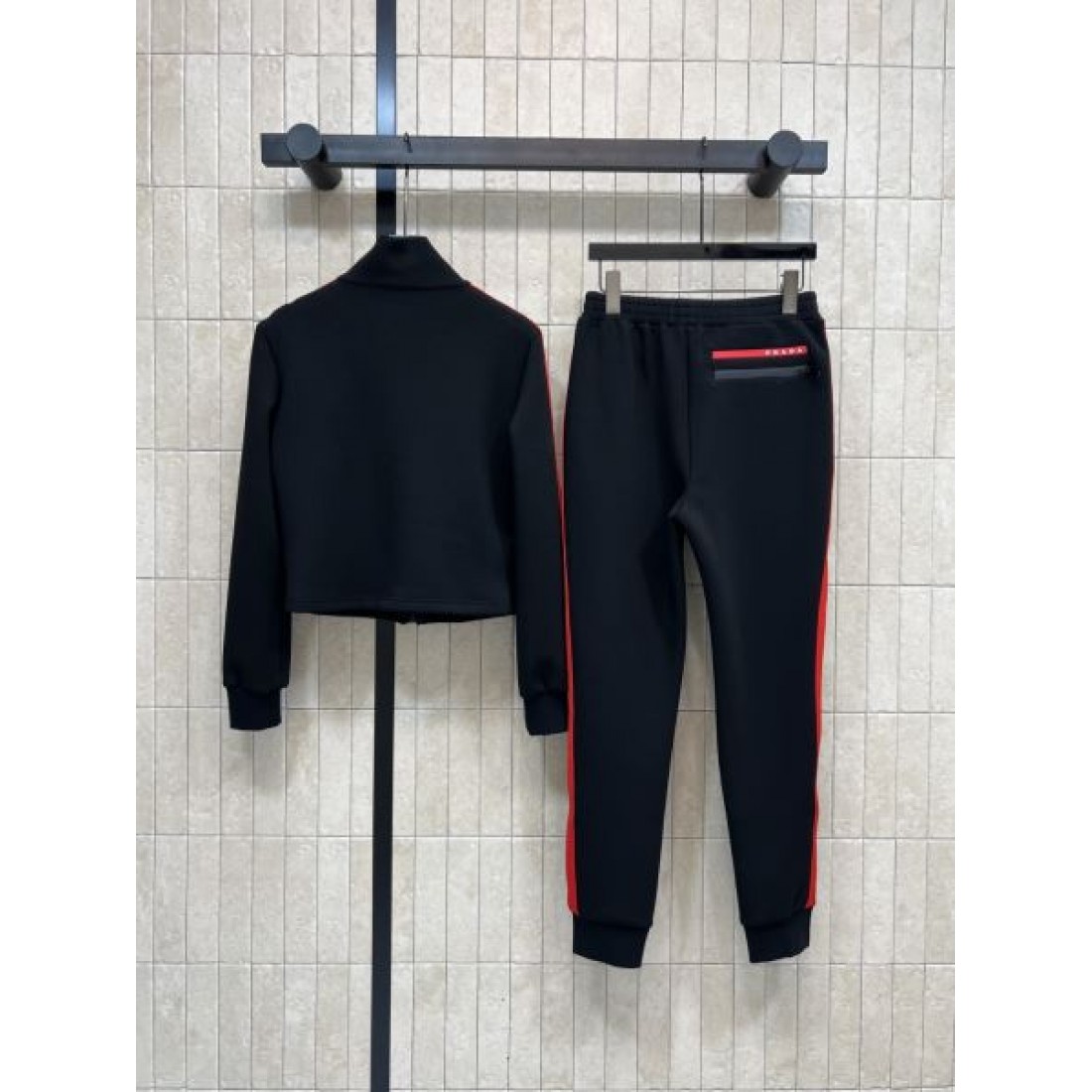 サイドライン ロゴプレート スタイリング自在 PRADA プラダ コピー トラックジャケットパンツセット アクティブウェア