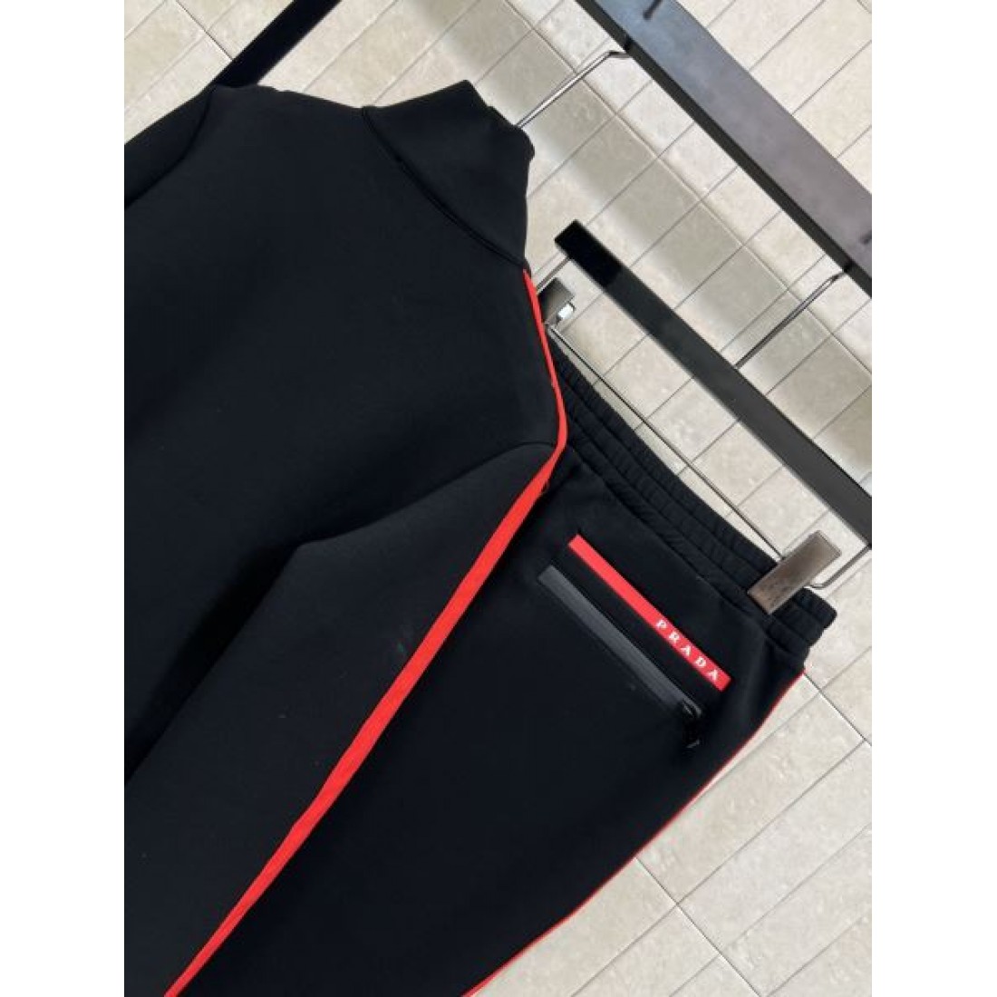 サイドライン ロゴプレート スタイリング自在 PRADA プラダ コピー トラックジャケットパンツセット アクティブウェア