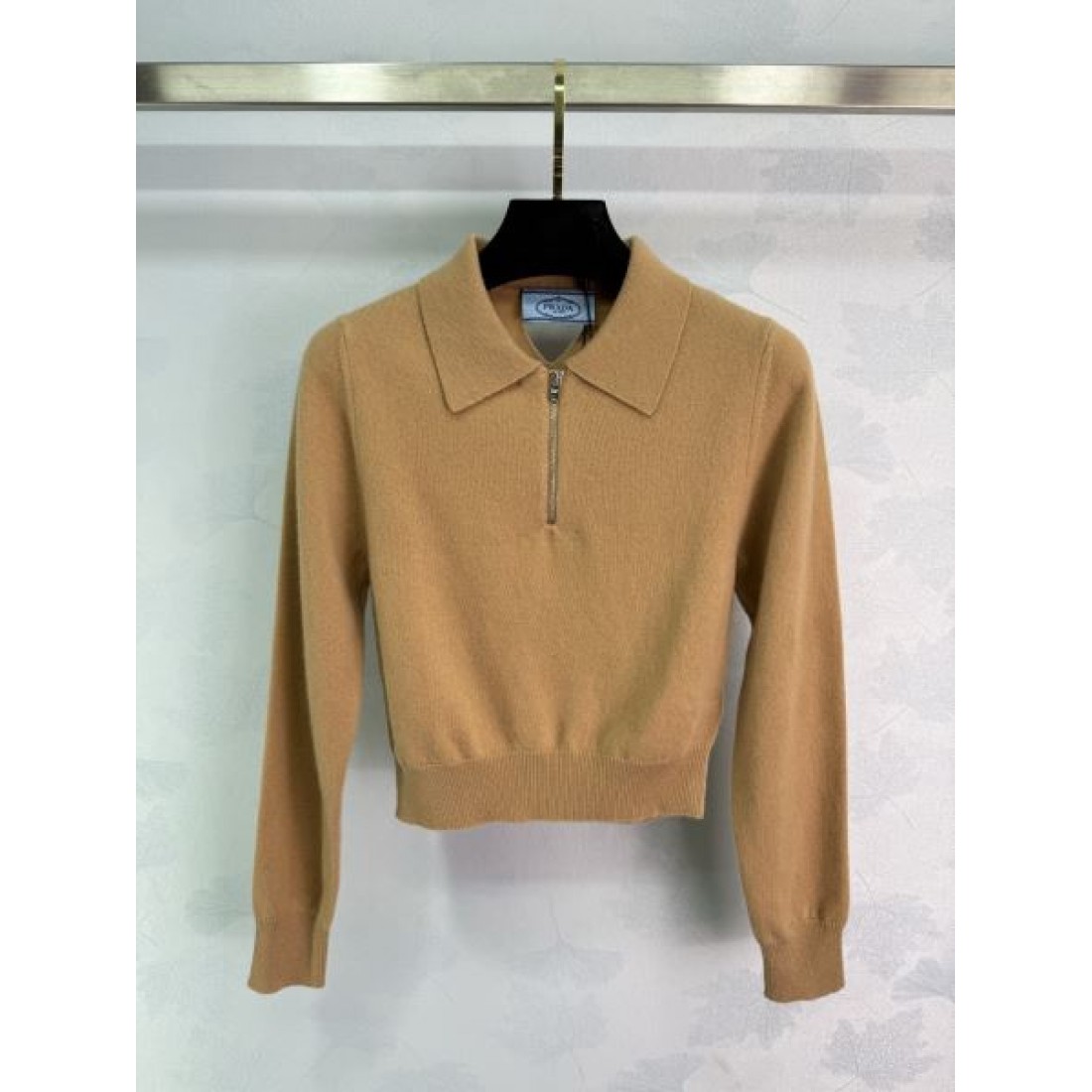 襟付きニット プルオーバー シンプルデザイン 秋冬コーデ PRADA プラダ コピー セーター 高品質ニット