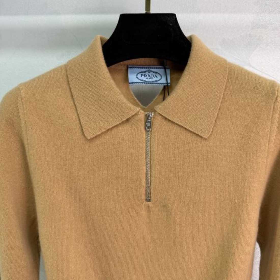 襟付きニット プルオーバー シンプルデザイン 秋冬コーデ PRADA プラダ コピー セーター 高品質ニット